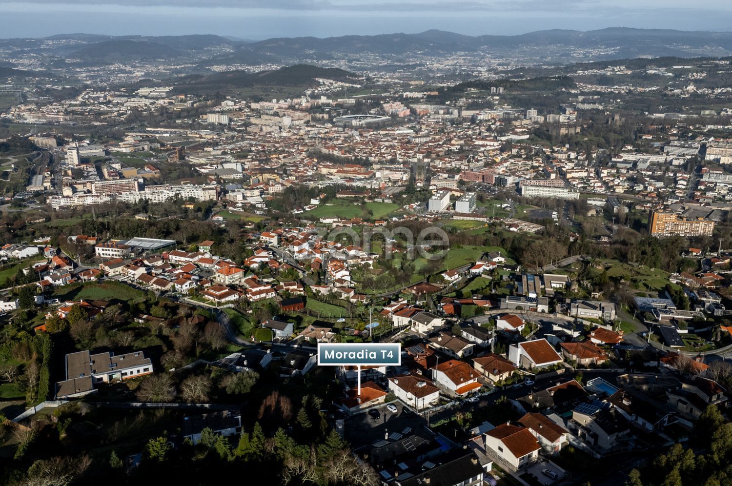 小楼房或独栋别墅出售在Rua Padre António s/n - 详情