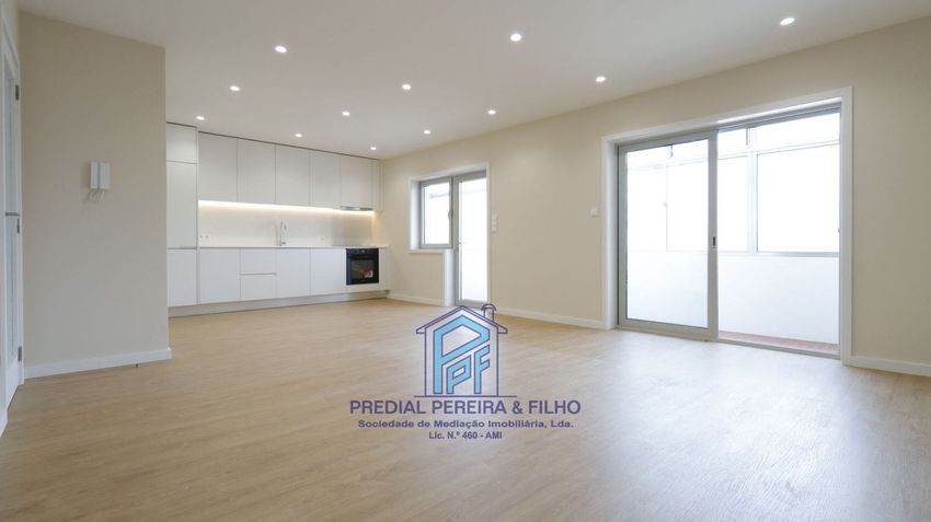 小楼房出售在Gueifães