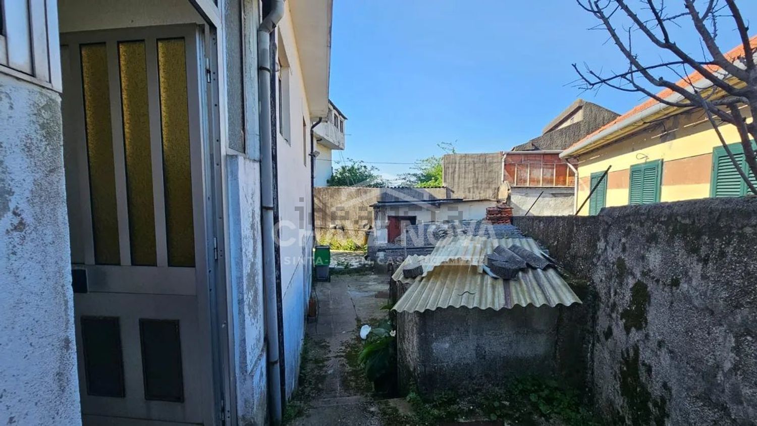 小楼房或独栋别墅出售在Rua Pedra Alta - 外立面