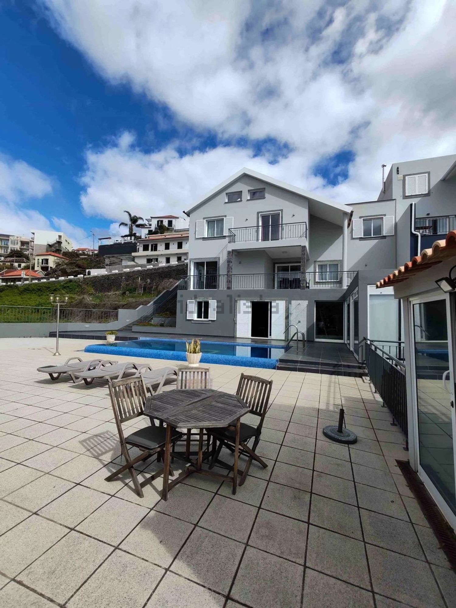 小楼房或独栋别墅出售在Ribeira Brava - 游泳池