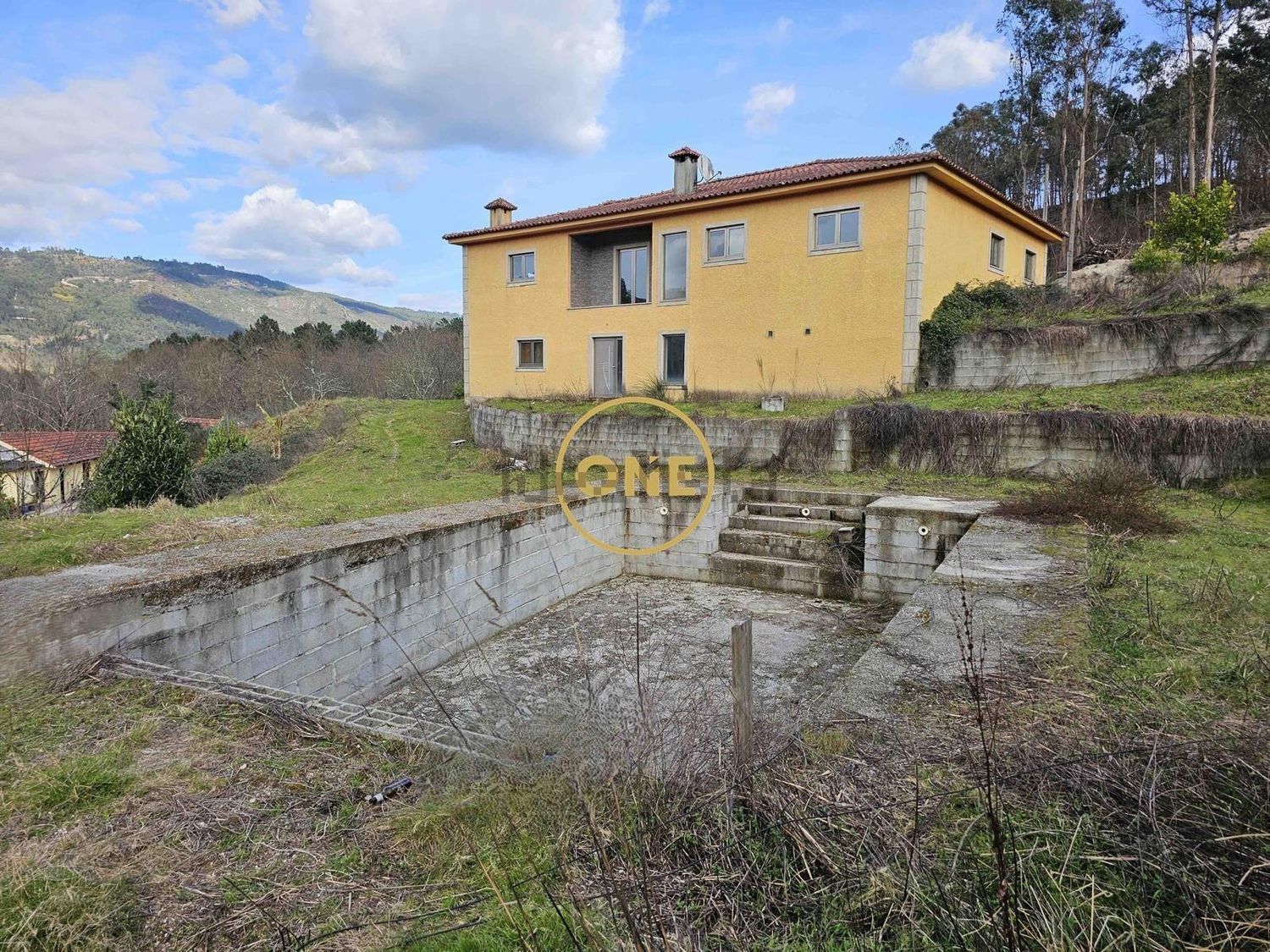 小楼房或别墅出售在Vale de Bouro - 外立面