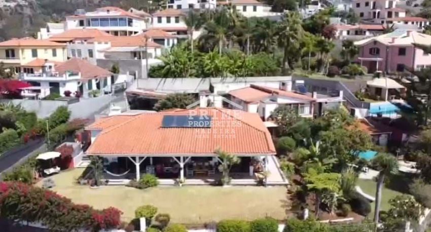 小楼房或独栋别墅出售在Beco dos Ausentes