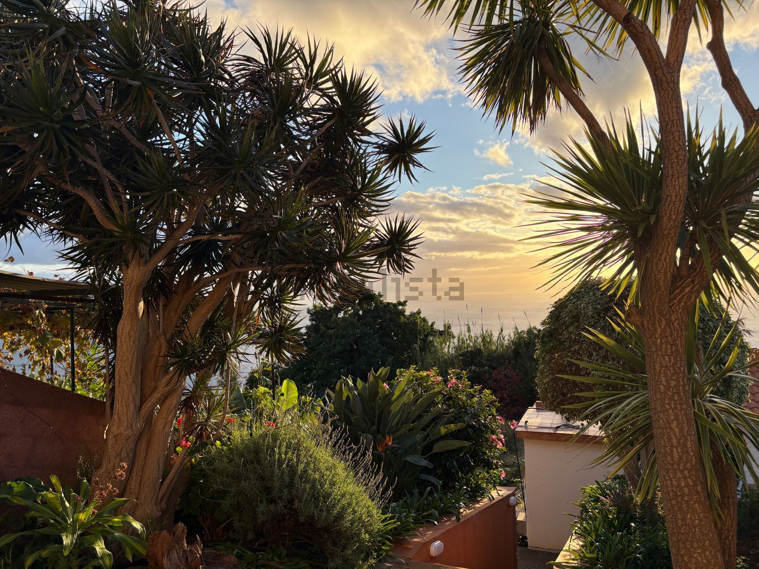 小楼房或独栋别墅出售在Caminho do Salão, 17 - 阳台