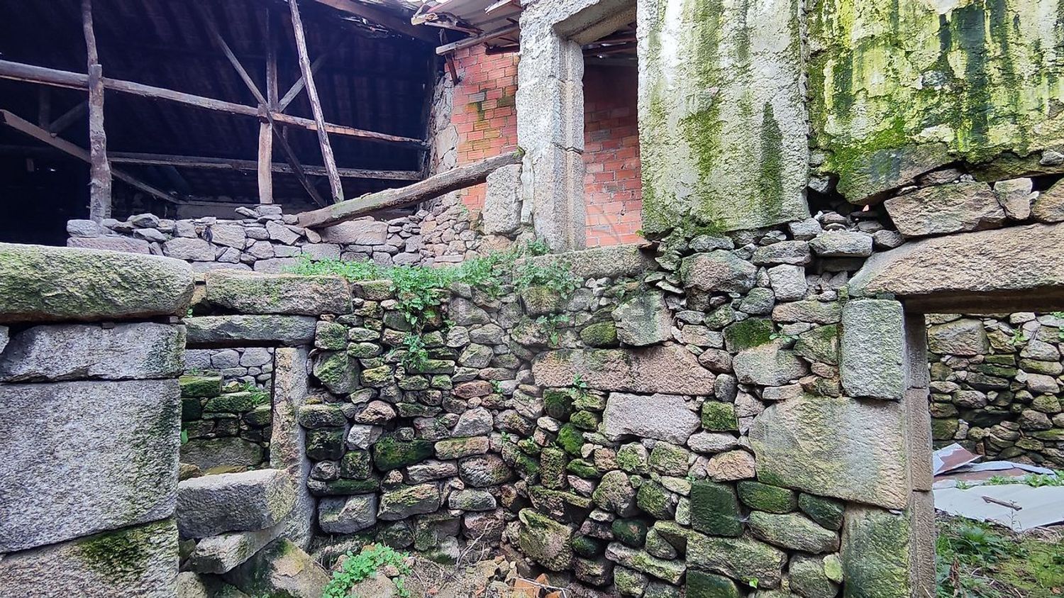 小楼房或独栋别墅出售在Rua Nossa Senhora da Vitória - 花园