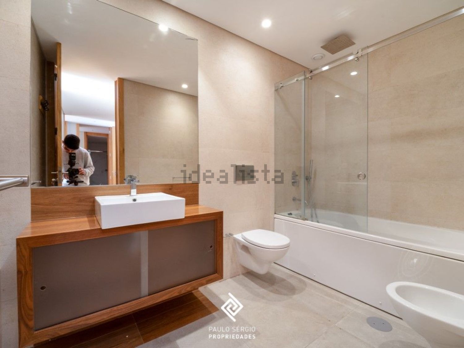 出租公寓 t3在Rua Padre Manuel Valente Pinho Leão, 246 - 卫生间