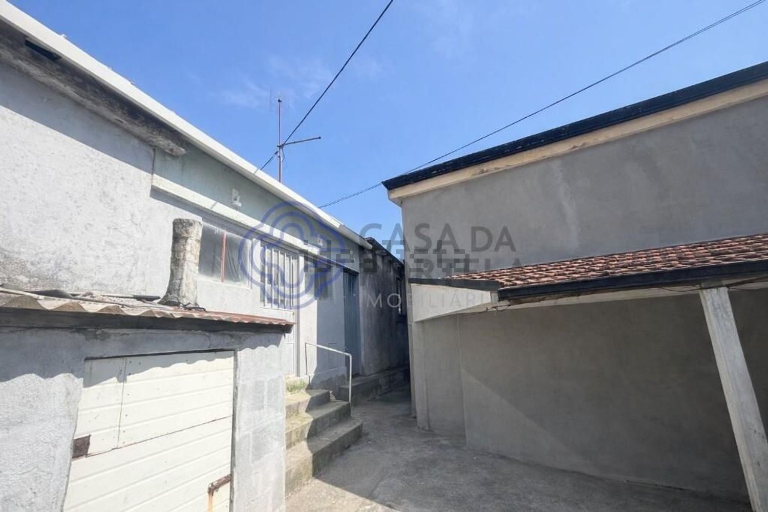 小楼房或独栋别墅出售在Campo e Sobrado - 外立面