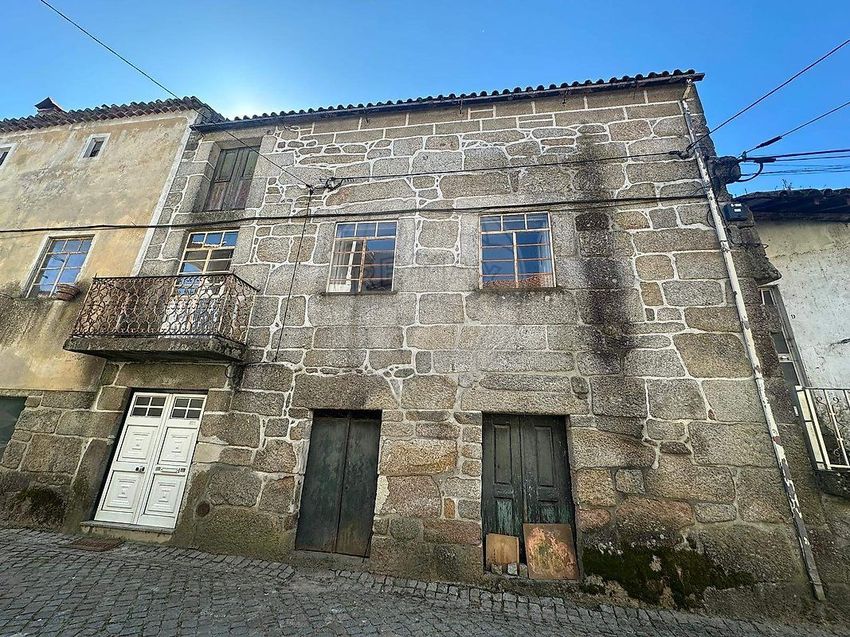 小楼房或独栋别墅出售在Avenida Dom Duarte Pio de Bragança