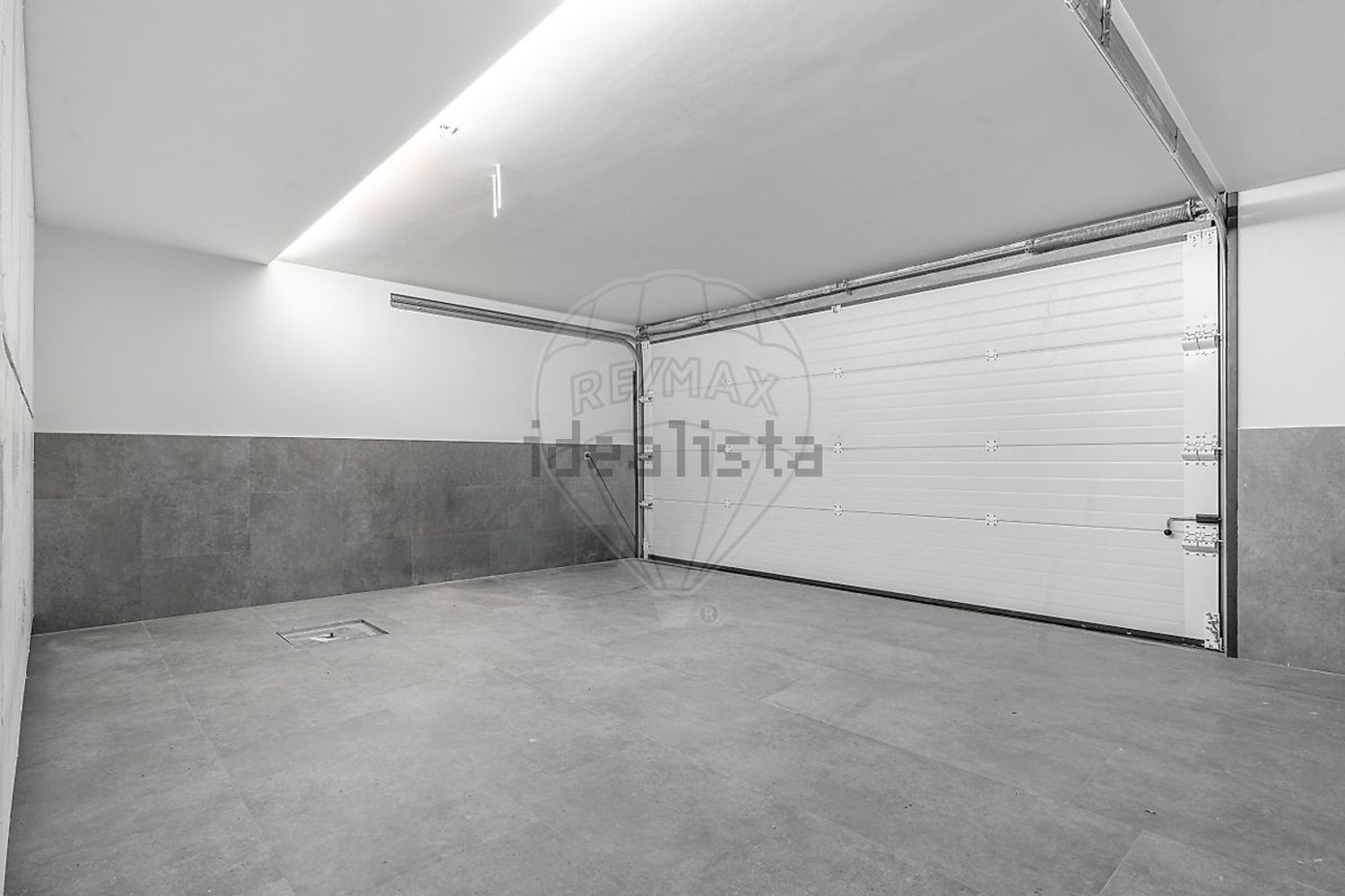 小楼房或独栋别墅出售在Rua de Riba - 停车位