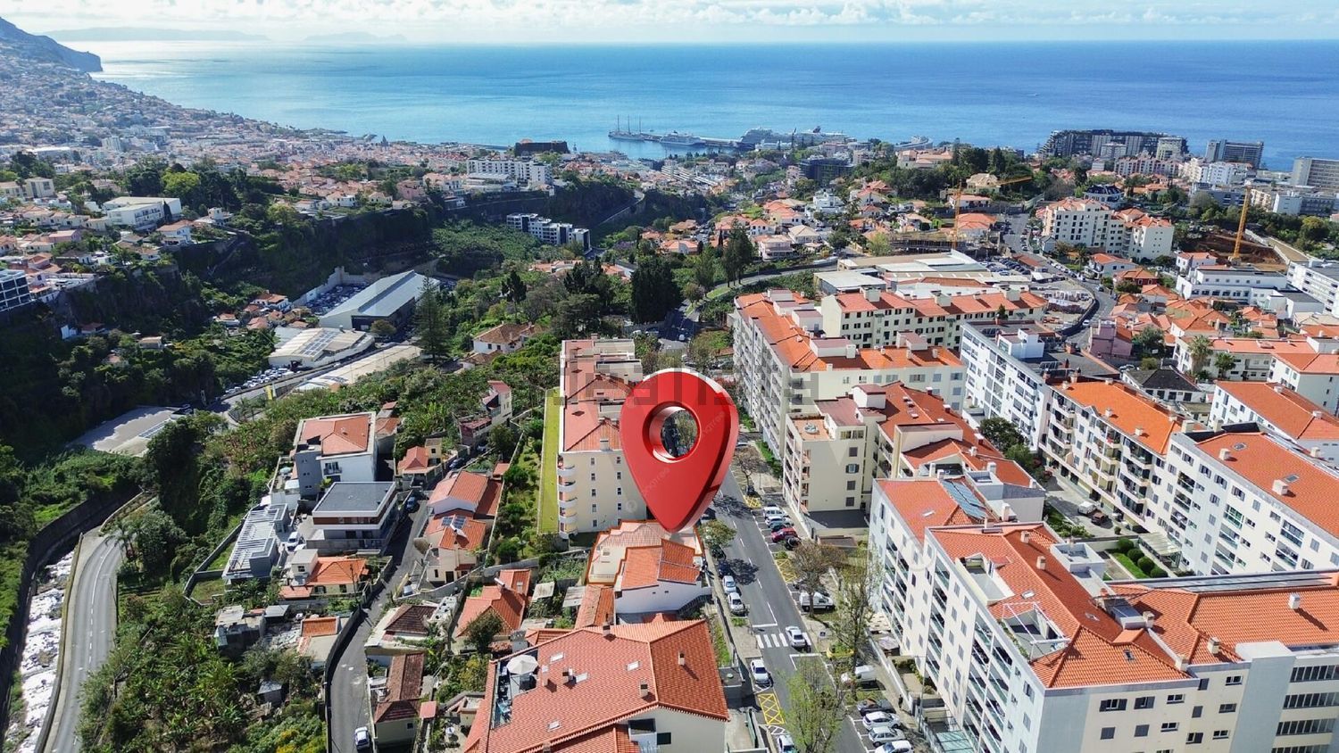 小楼房或独栋别墅出售在Avenida da Madalena s/n - 照片