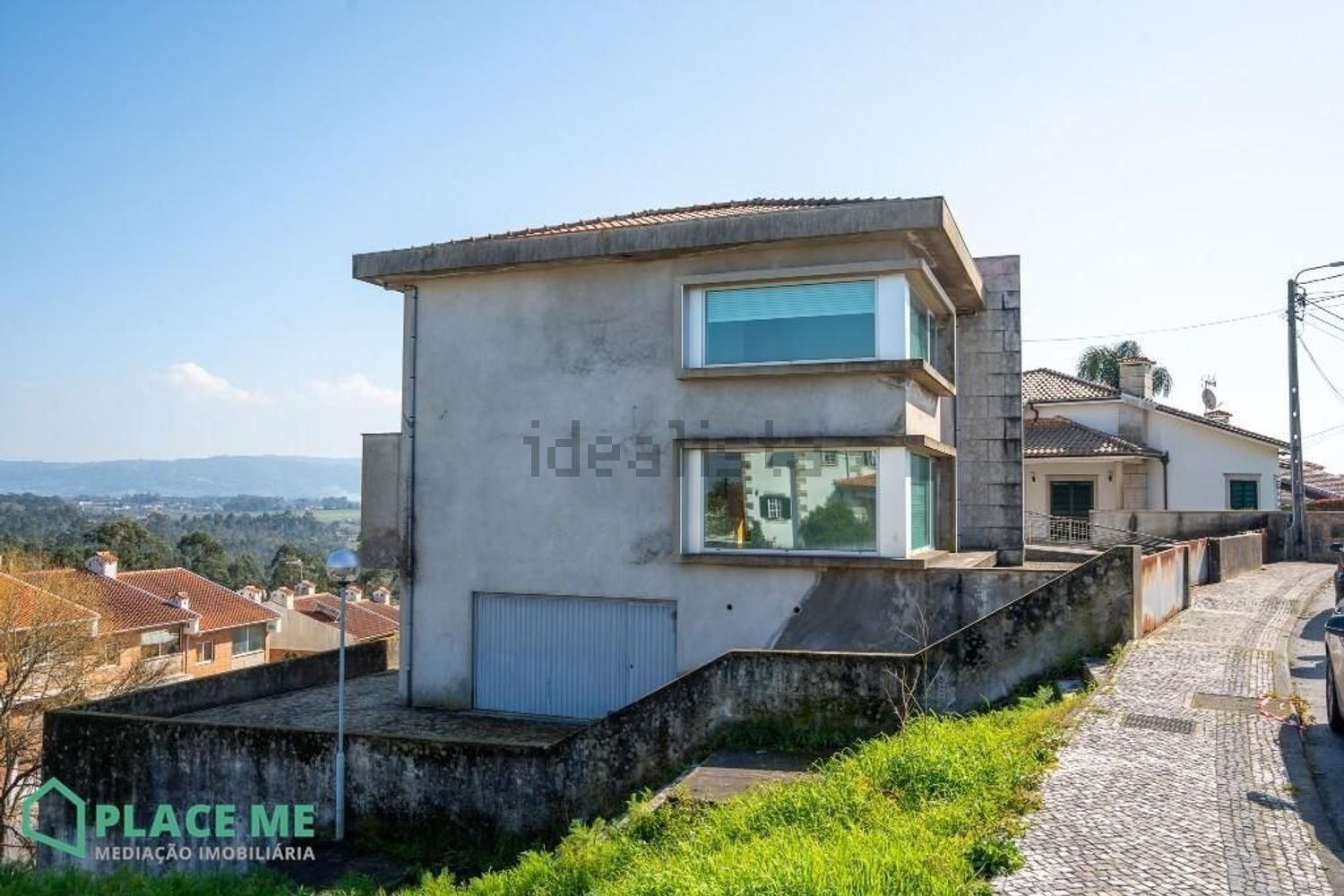 小楼房或独栋别墅出售在Avenida Doutor António Ribeiro Guimarães s/n - 外立面