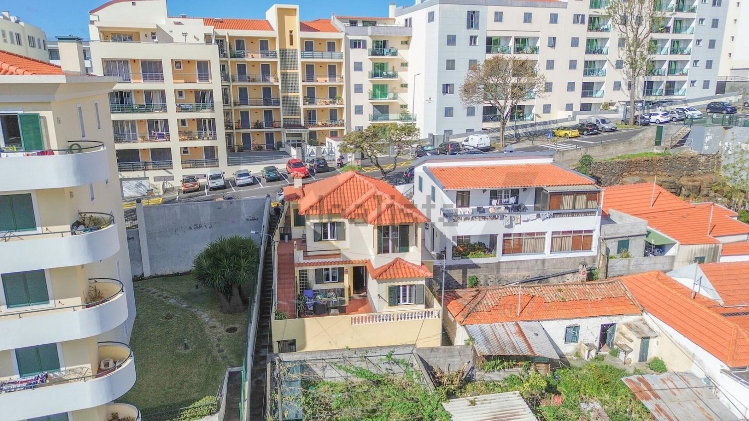 小楼房或独栋别墅出售在Avenida da Madalena s/n - 照片