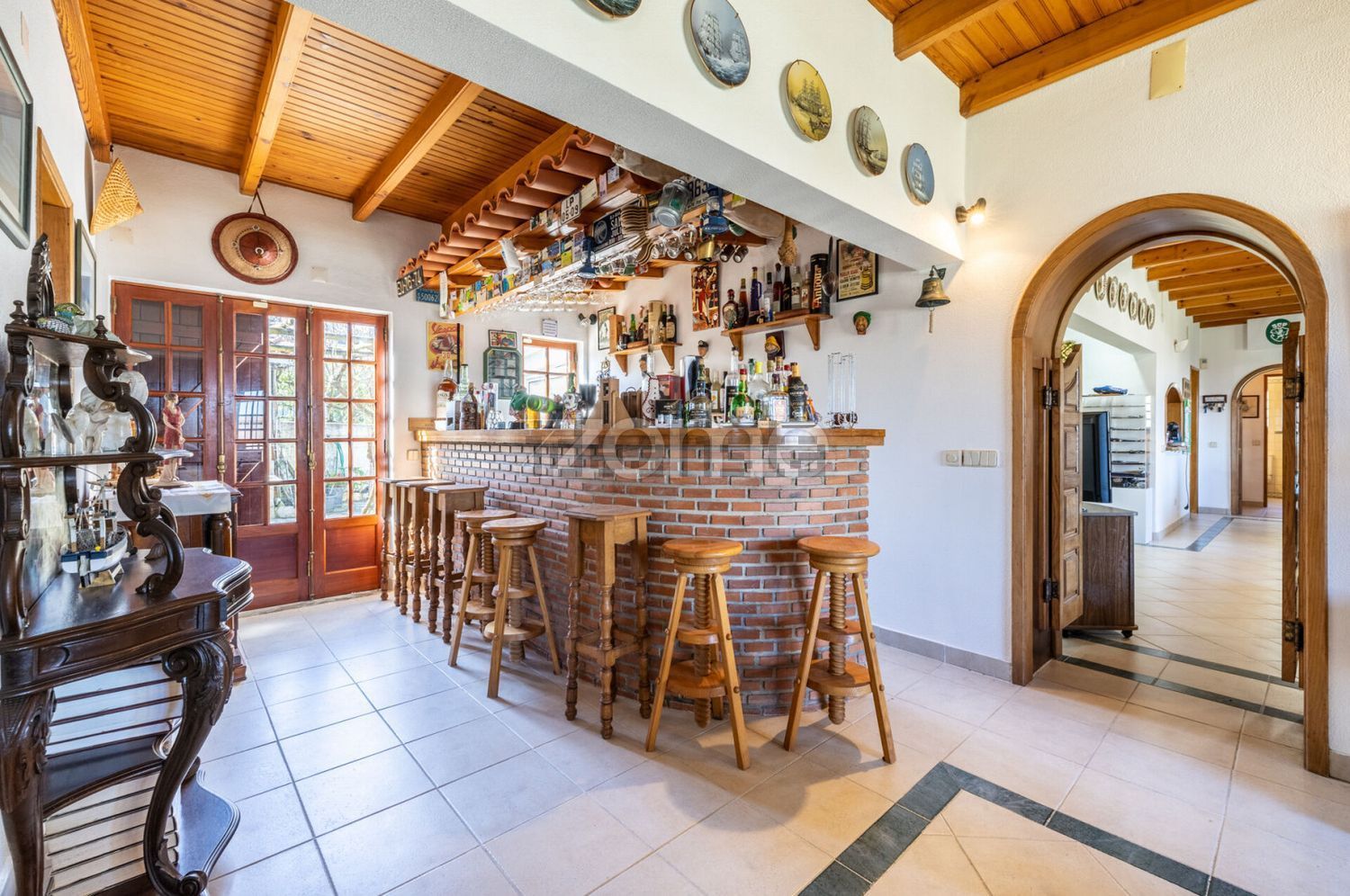 小楼房或独栋别墅出售在Bairro 15 - 共同区域