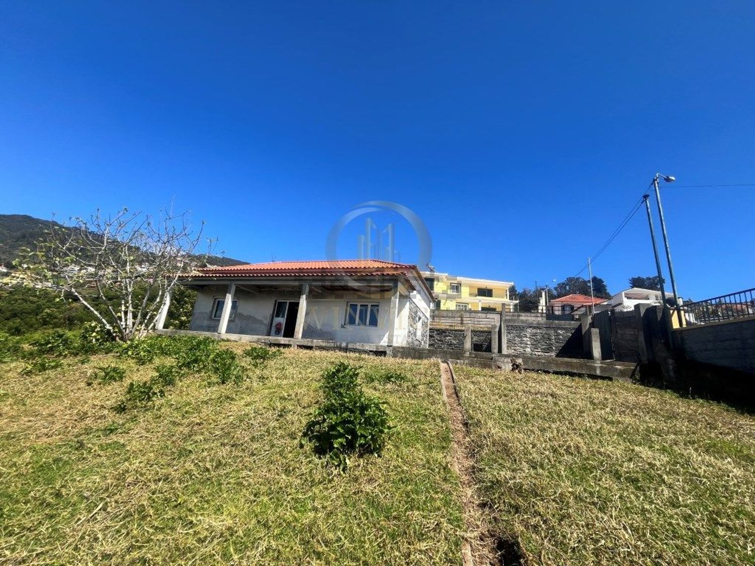 小楼房或独栋别墅出售在Monte - 外立面