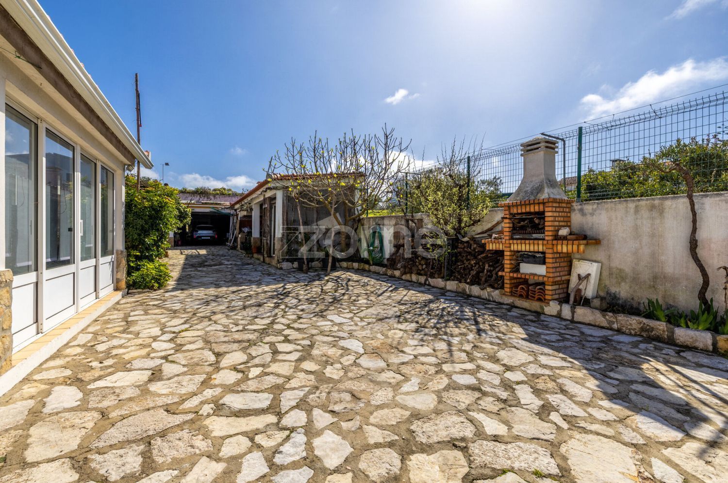 小楼房或独栋别墅出售在Bairro 15 - 详情