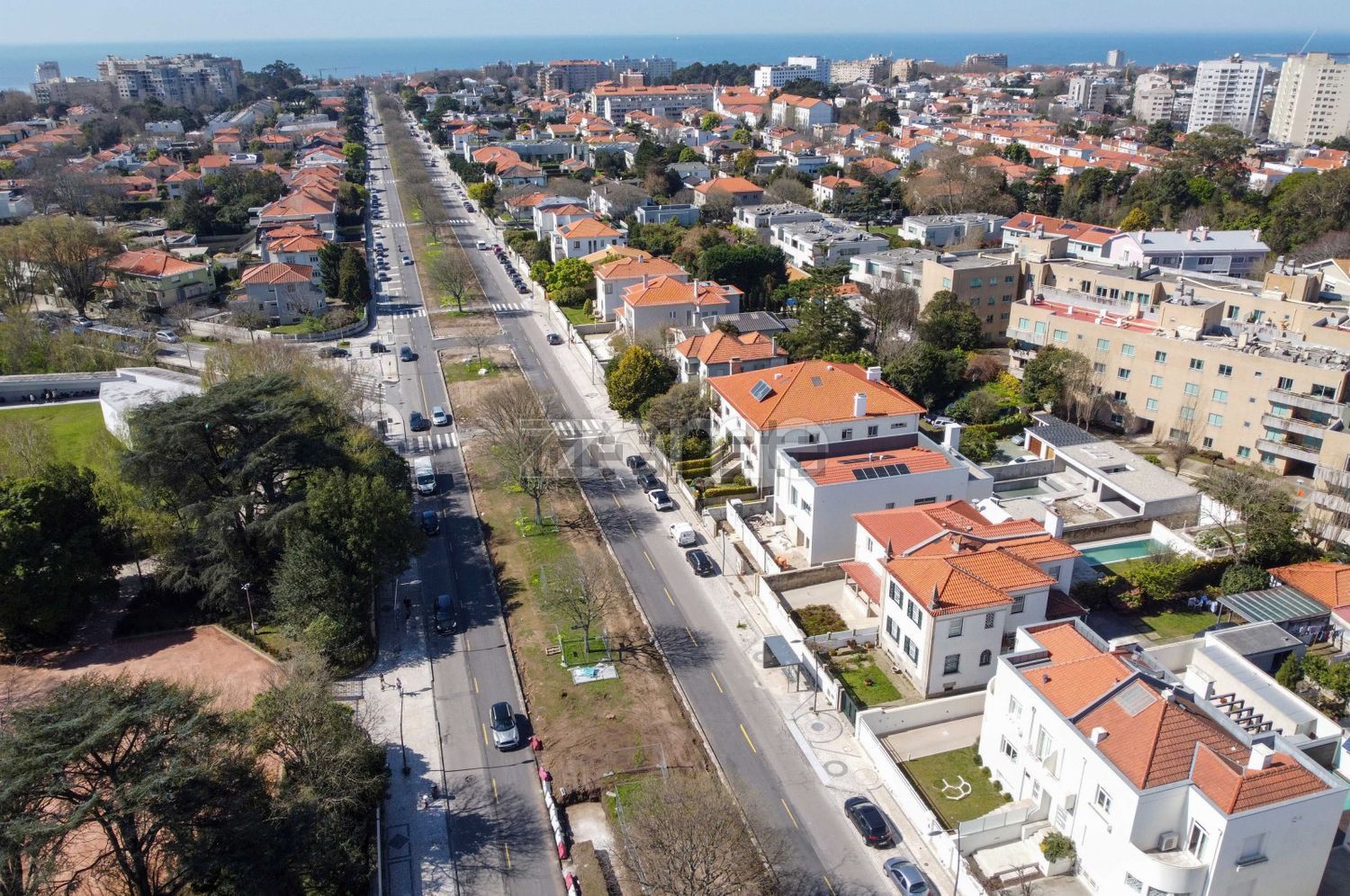 小楼房或独栋别墅出售在Avenida do Marechal Gomes da Costa - 视线