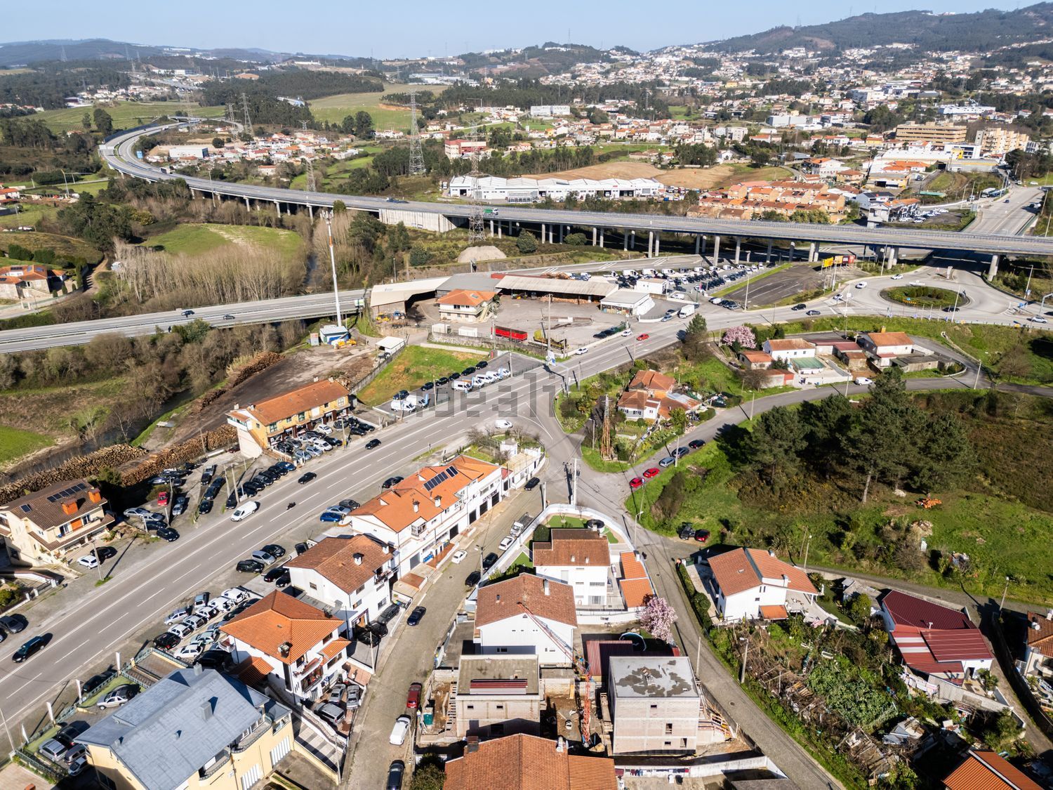 小楼房或独栋别墅出售在Rua da Estrada Velha - 视线