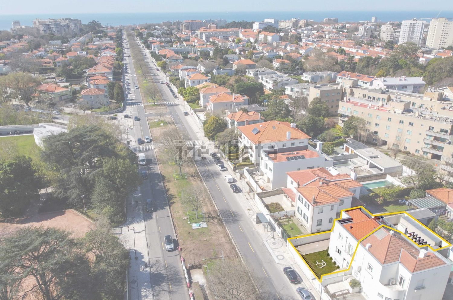 小楼房或独栋别墅出售在Avenida do Marechal Gomes da Costa - 视线