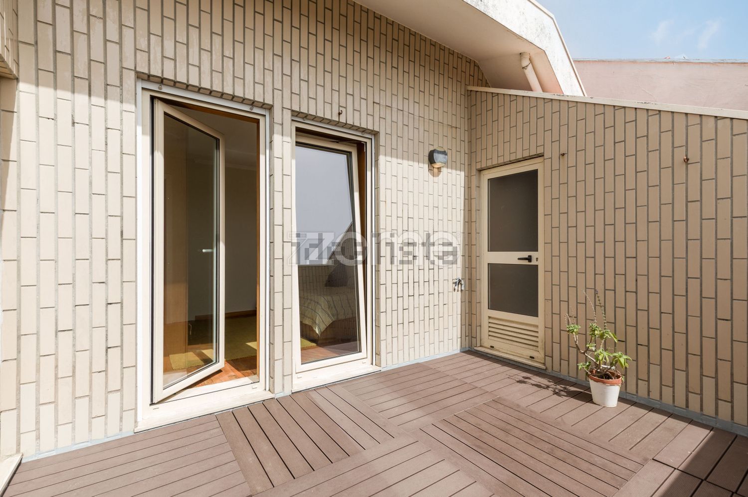 复式公寓出售在Rua Associação Recreativa de Francelos, 220 - 院子