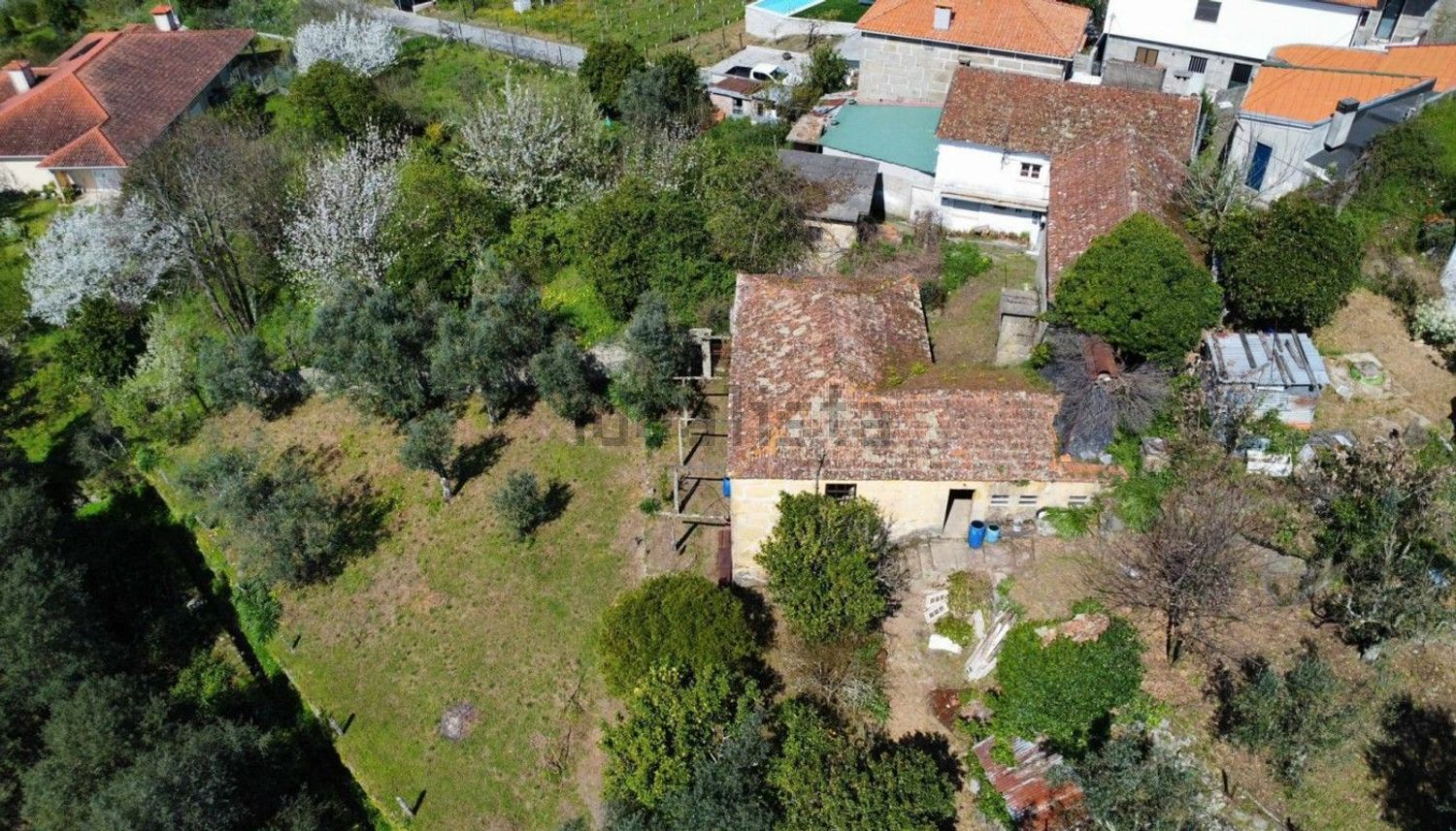 小楼房或别墅出售在 Frende - 照片