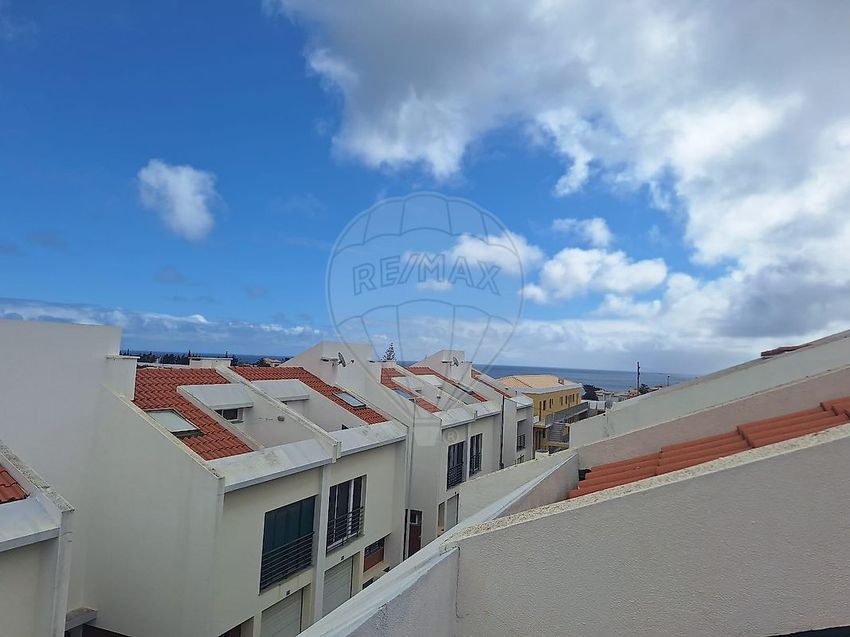 小楼房或独栋别墅出售在Rua dos Arrifes