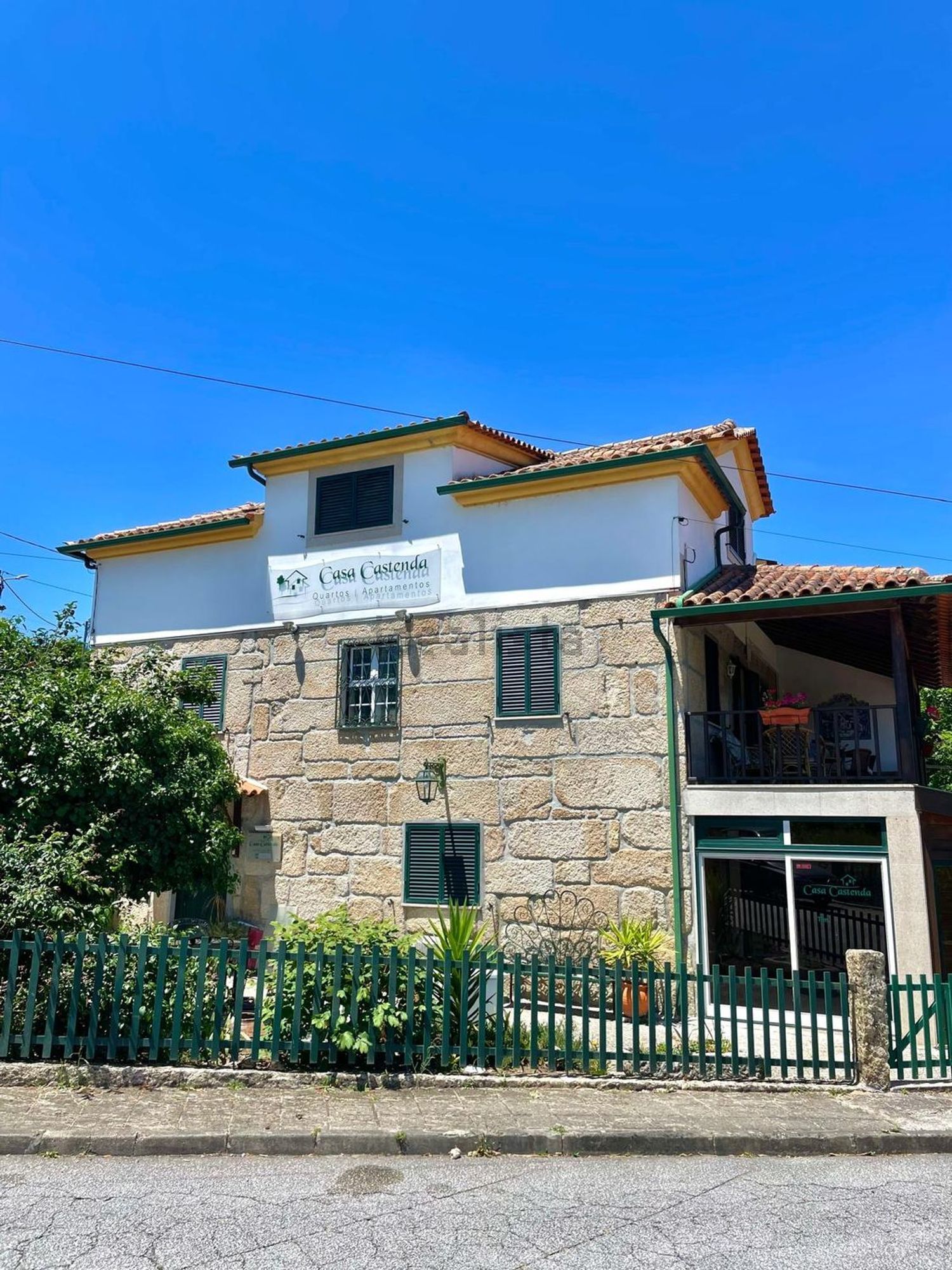 小楼房或独栋别墅出售在Avenida Aurélio Goncalves - 外立面