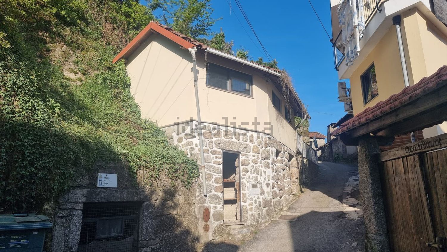 小楼房或独栋别墅出售在Rua da Laja - 外立面