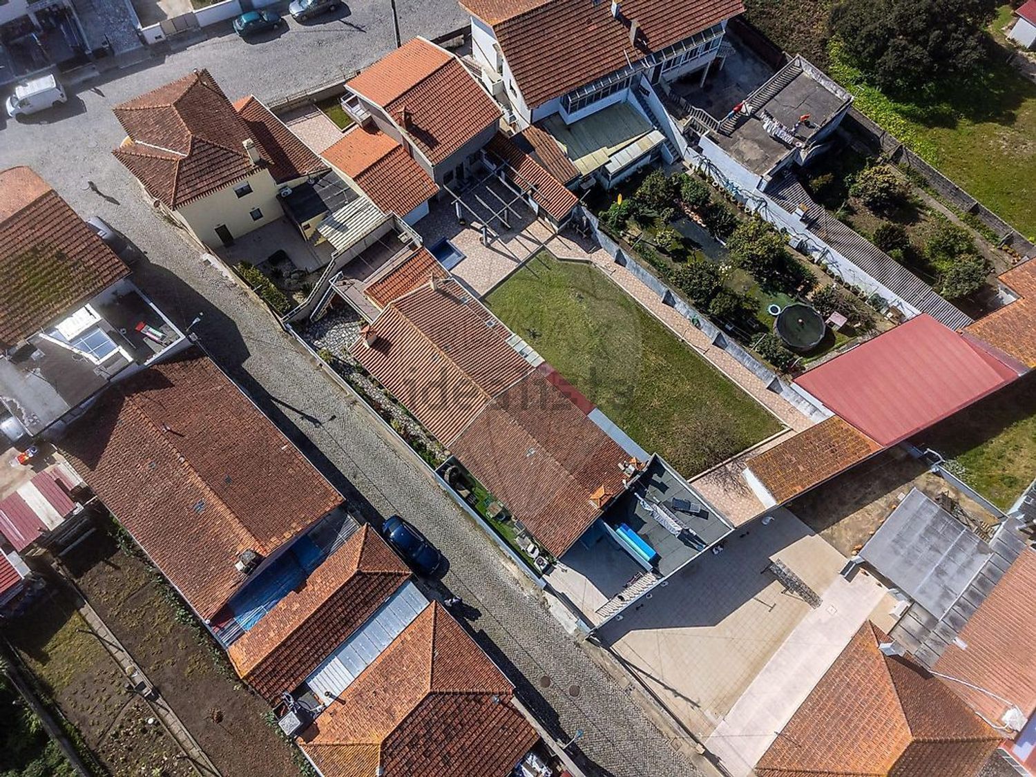 小楼房或独栋别墅出售在Rua António Costa Neiva - 游泳池
