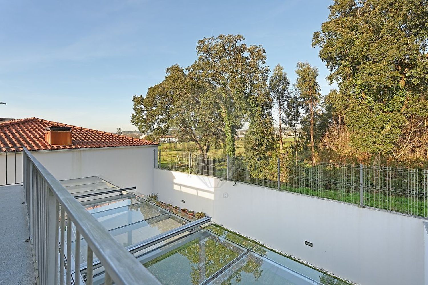 小楼房或独栋别墅出售在Rua Devesa - 游泳池