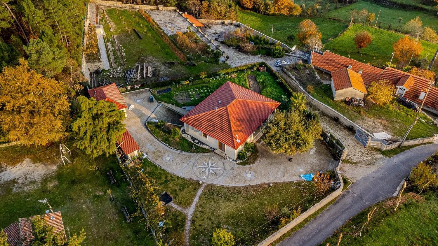 小楼房或别墅出售在Rua da Escola de Cucana - 游泳池
