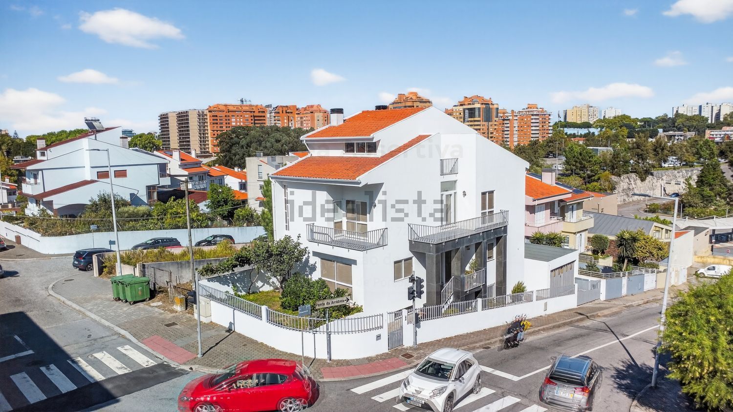小楼房或独栋别墅出售在Rua Encosta do Sol - 视线