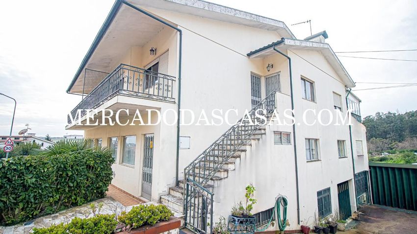 双拼别墅出售在 Margaride (Santa Eulália) - Várzea - Lagares - Varziela - Moure