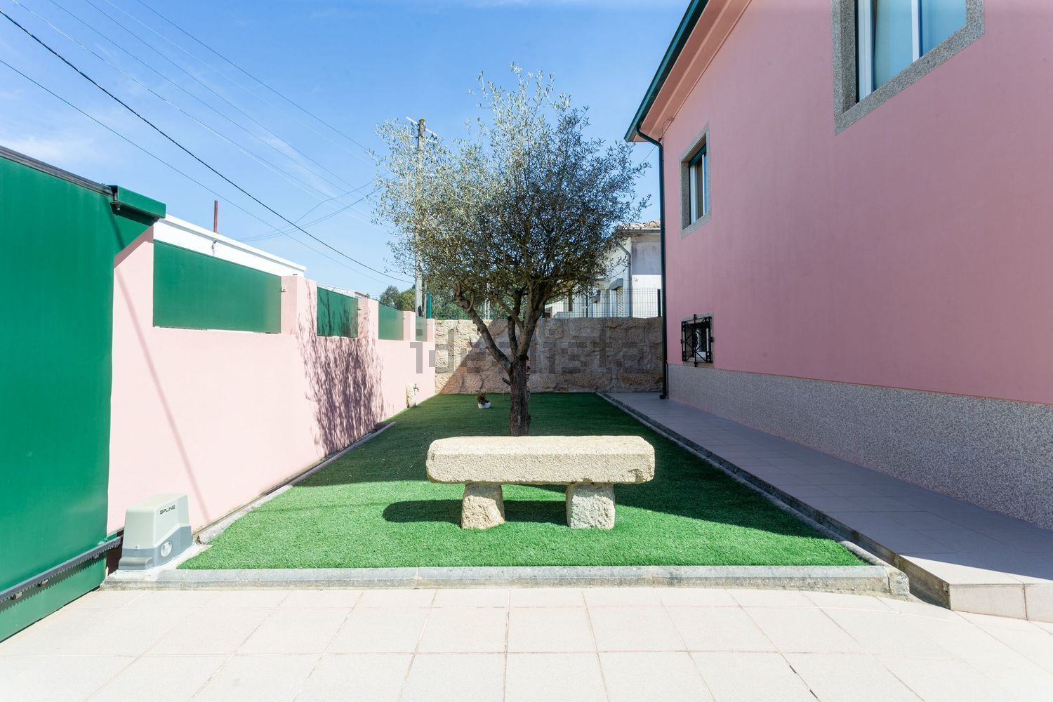 小楼房或独栋别墅出售在Travessa Estevão de Oliveira Maia, 114 - 外立面