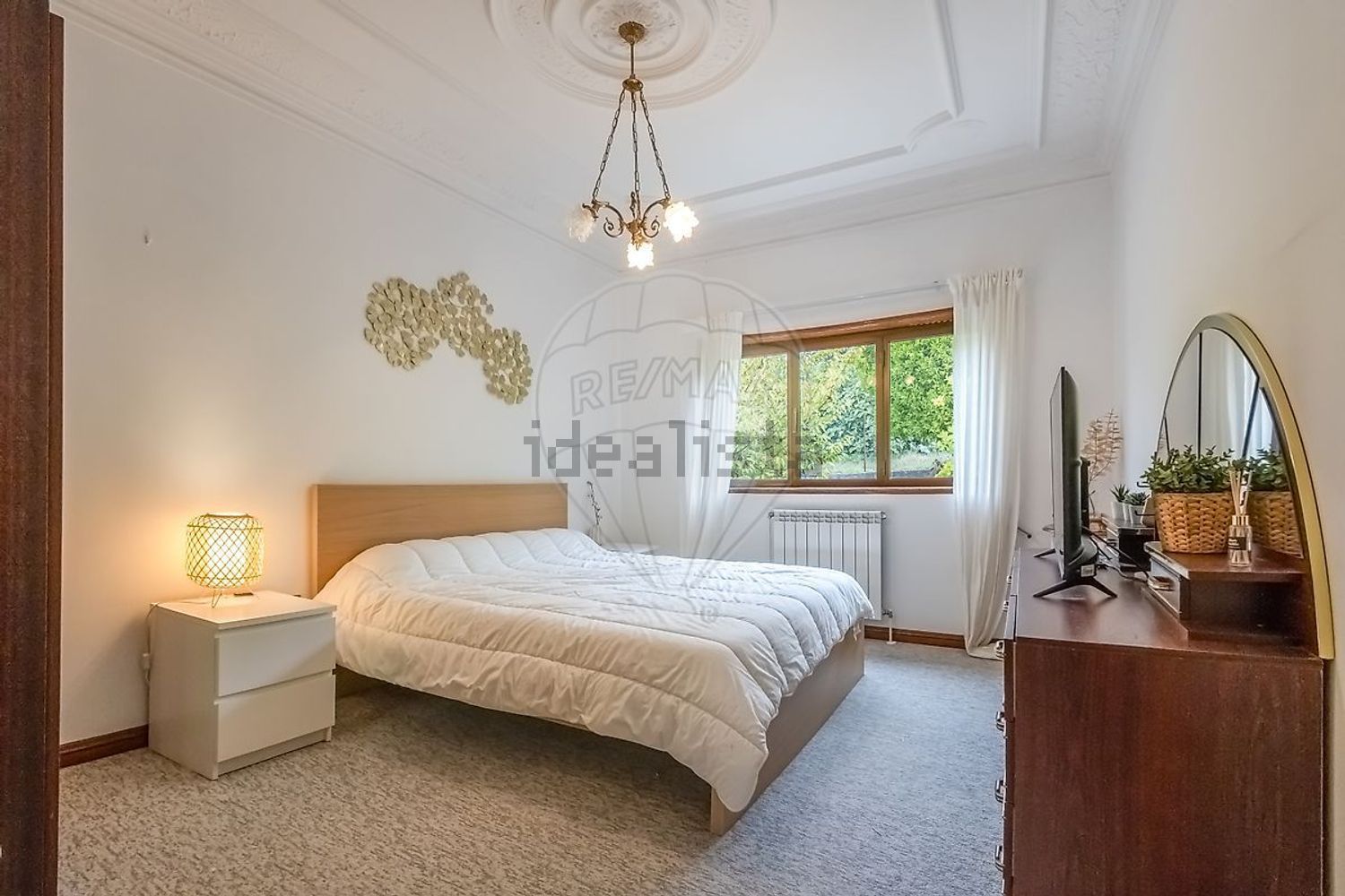 小楼房或独栋别墅出售Em519 - 卧室