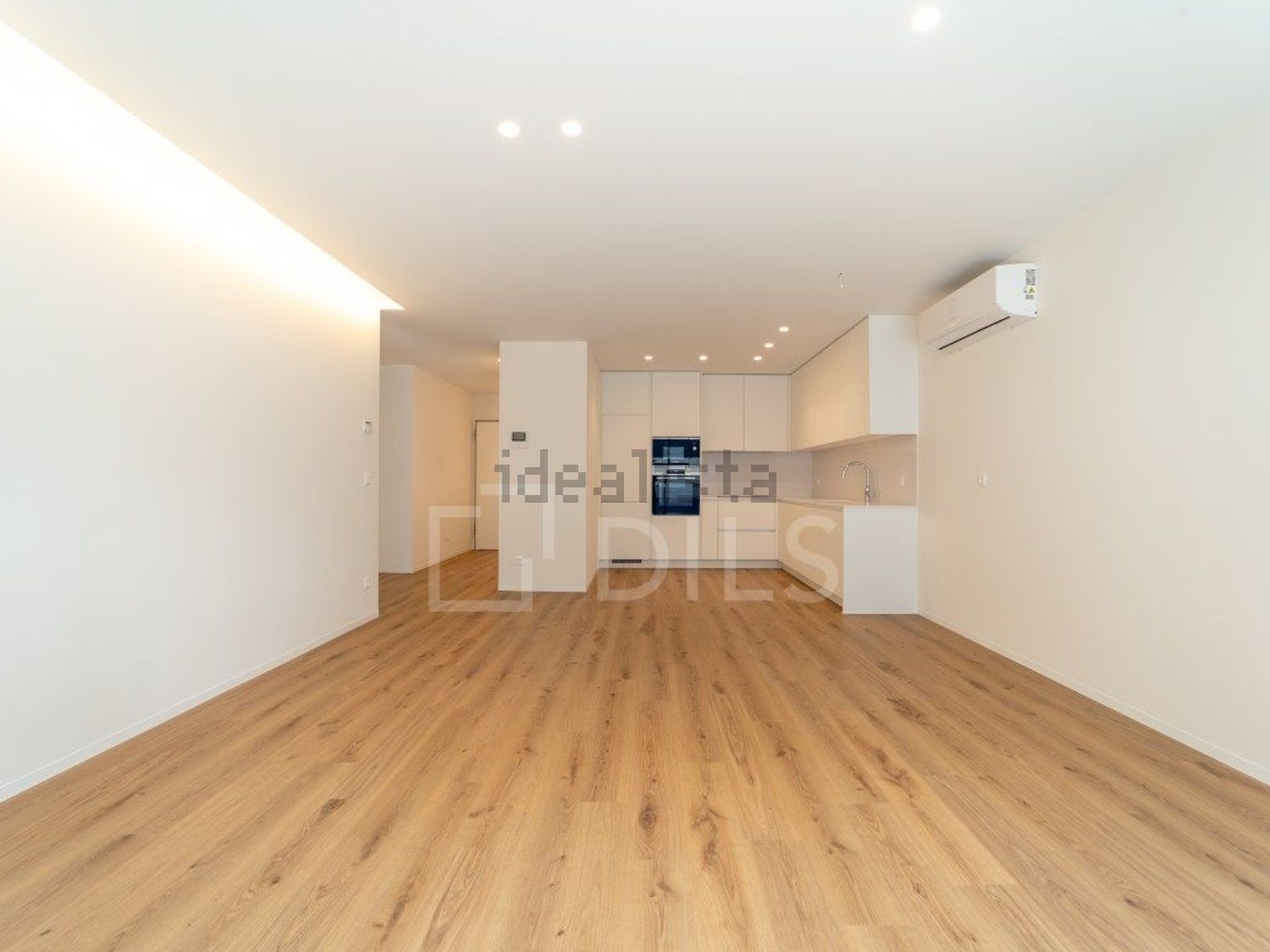 出租公寓 t1在Rua Fernando Lopes Vieira - 客厅