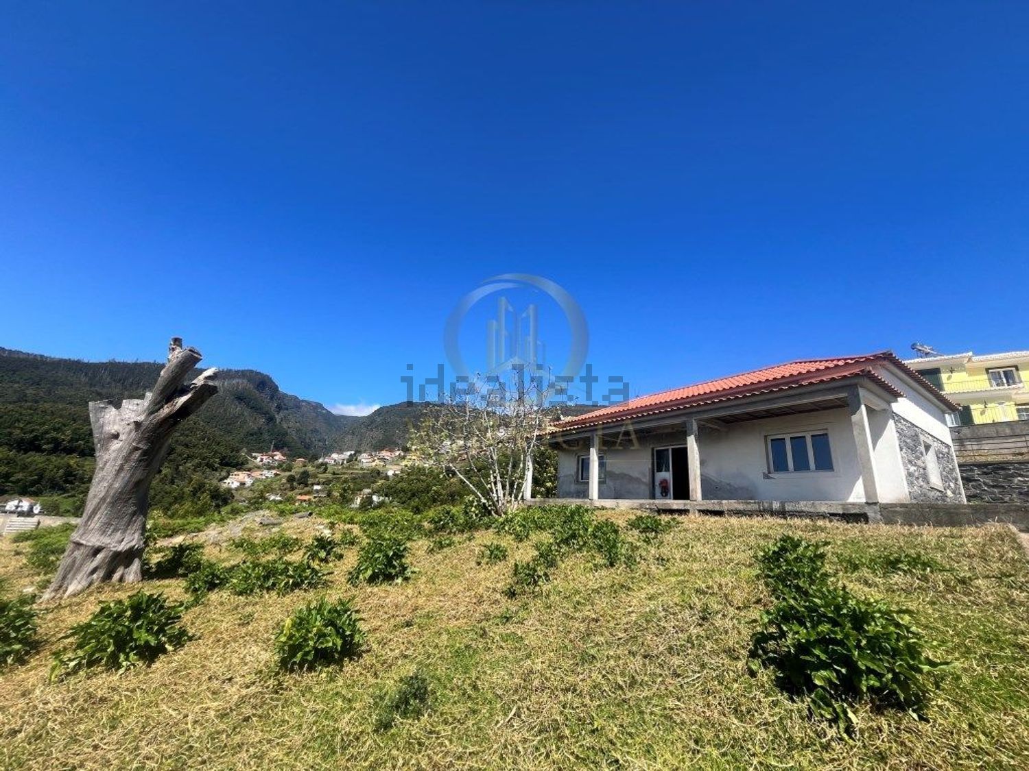 小楼房或独栋别墅出售在Monte - 视线