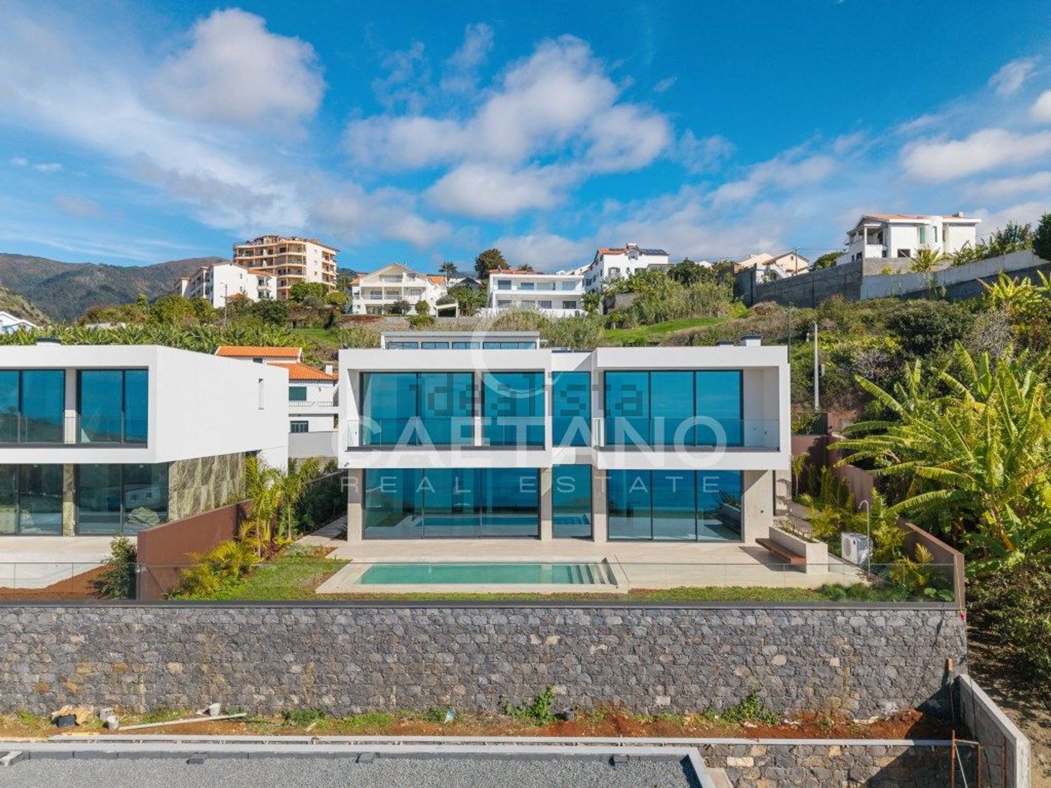 小楼房或独栋别墅出售在Calheta - 外立面