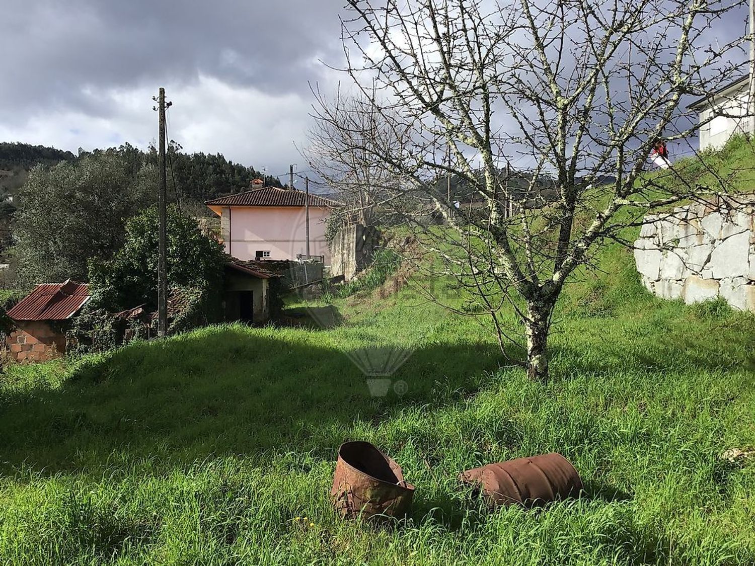 小楼房或独栋别墅出售在Vale de Bouro - 花园