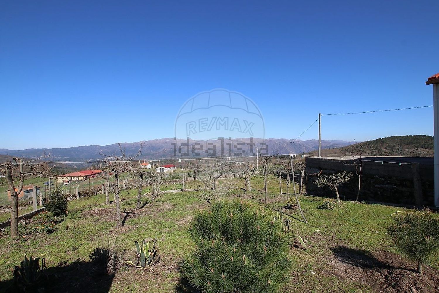 小楼房或独栋别墅出售在Avenida de São Miguel - 视线