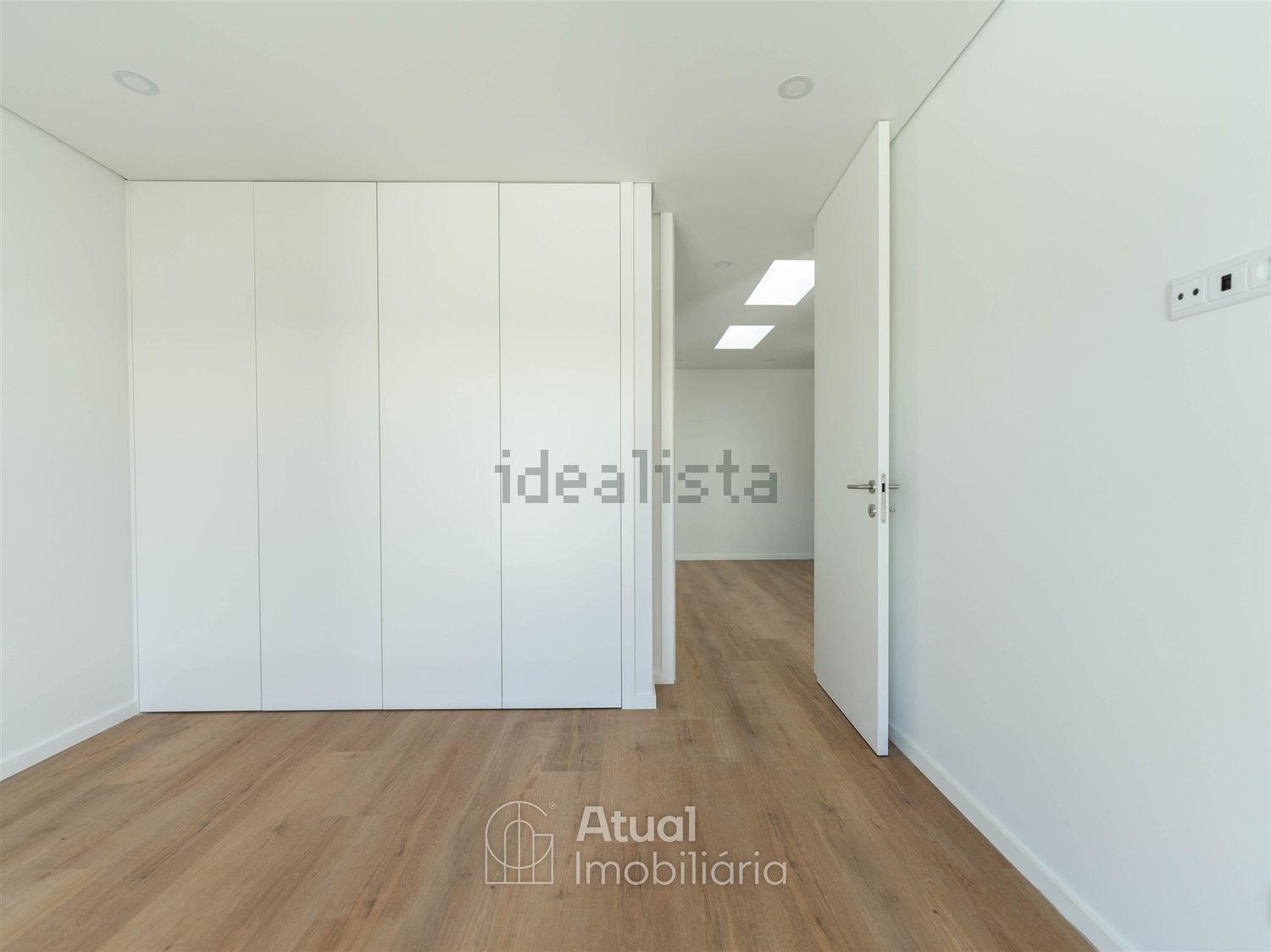 小楼房或独栋别墅出售在Rua de Alfaxim, 865 - 卧室