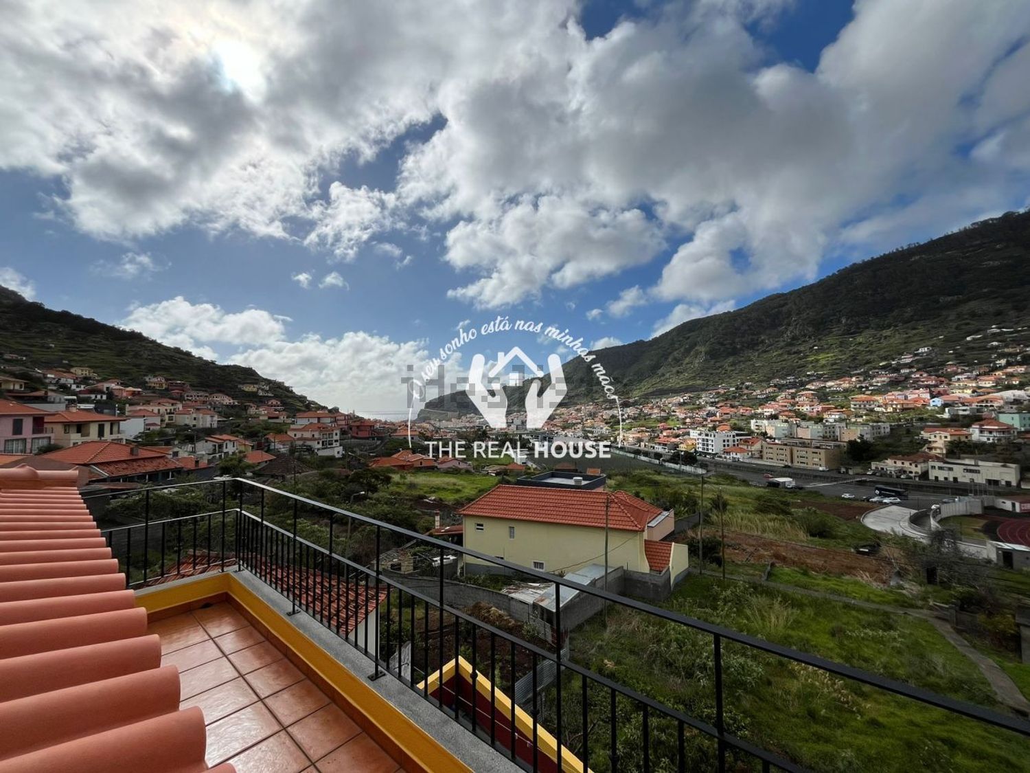 小楼房或独栋别墅出售在Machico - 游泳池