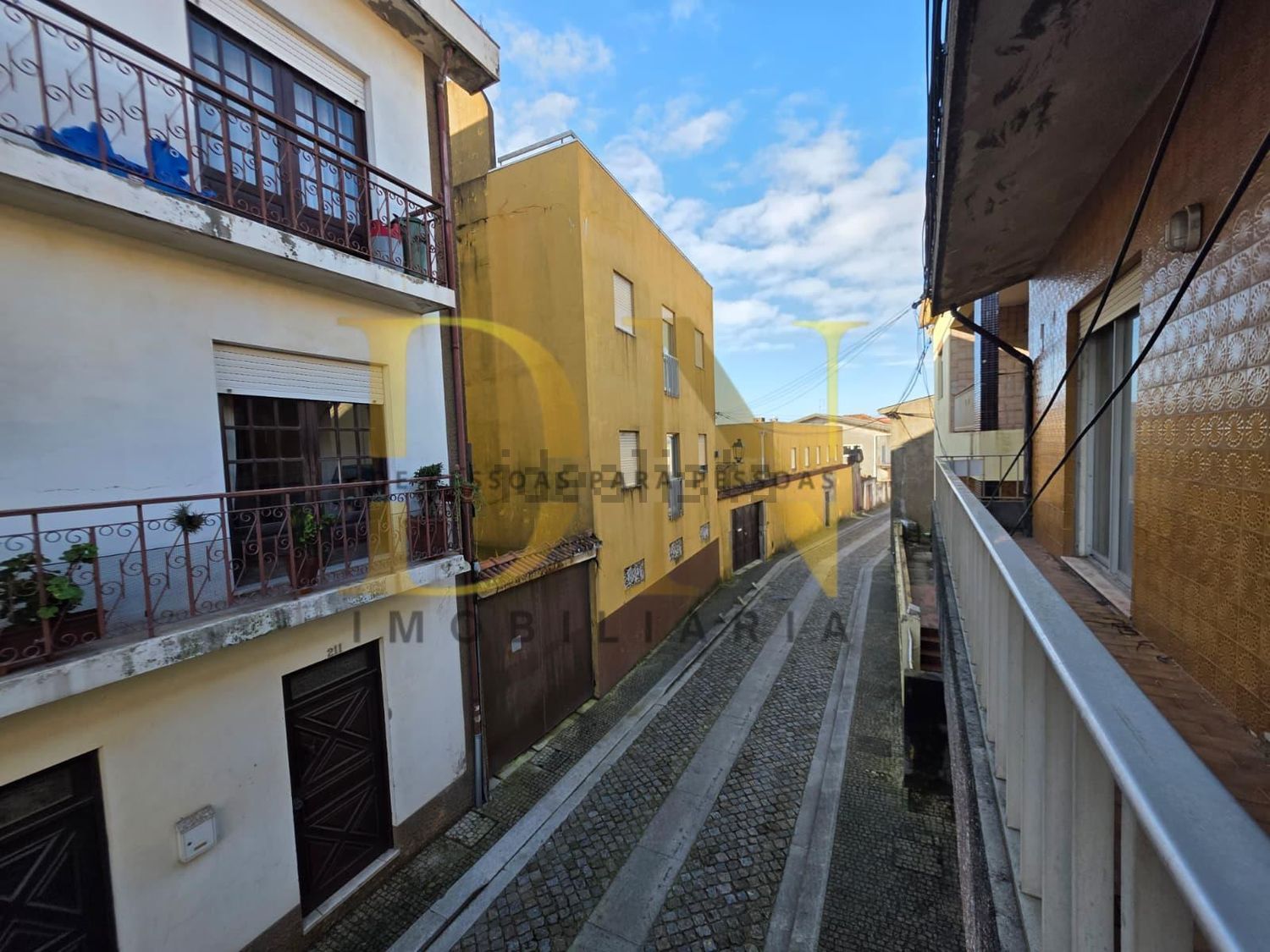 双拼别墅出售在Rua Doutor Américo Silva - 视线