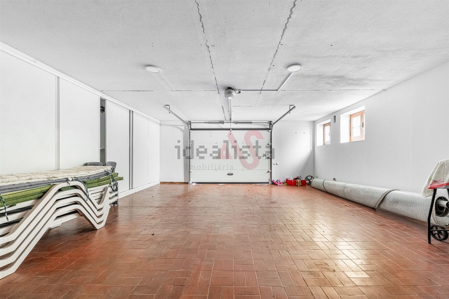 小楼房或独栋别墅出售在Avenida Bombeiros Voluntários, 237 - 停车位