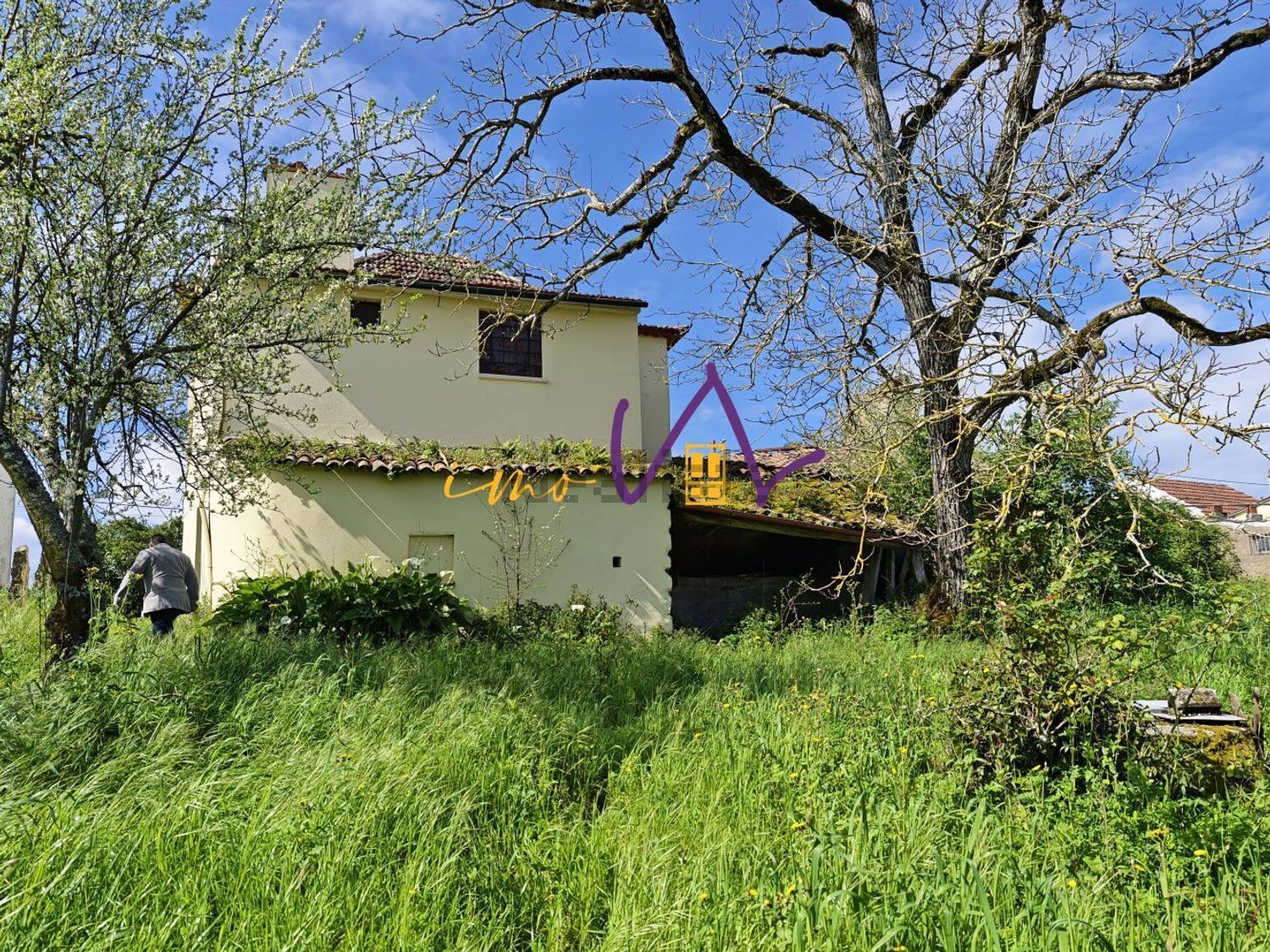 小楼房或独栋别墅出售在Santiago de Litém - 外立面