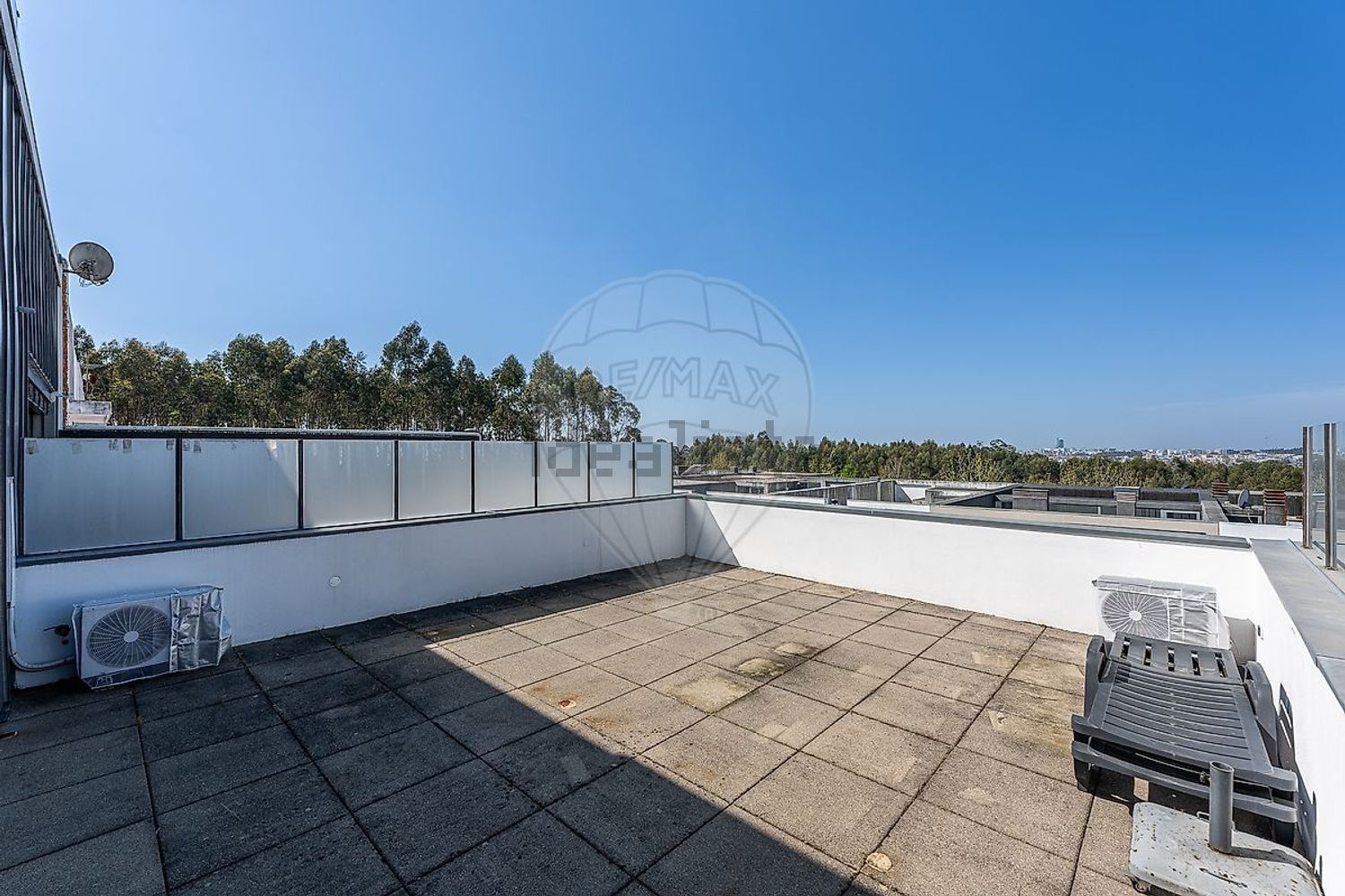 小楼房或独栋别墅出售在Avenida Central de Nogueira - 阳台