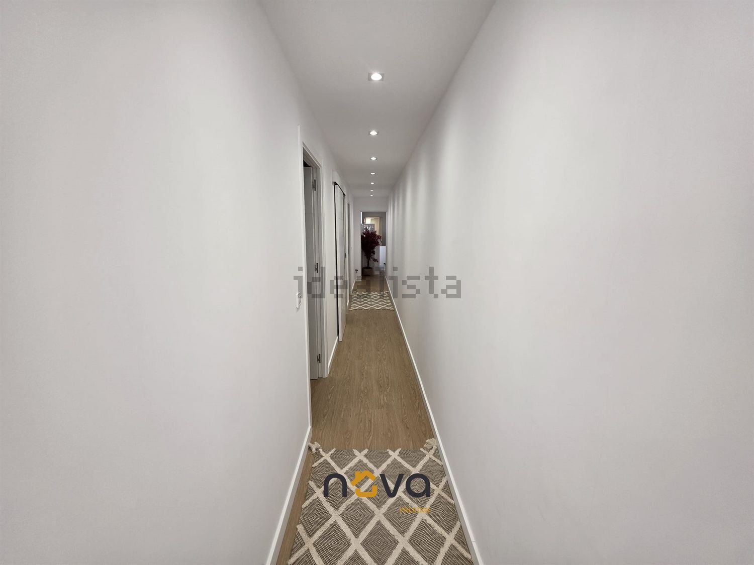 公寓 t1出售在Rua Alberto Pinheiro Torres, 174 - 过道