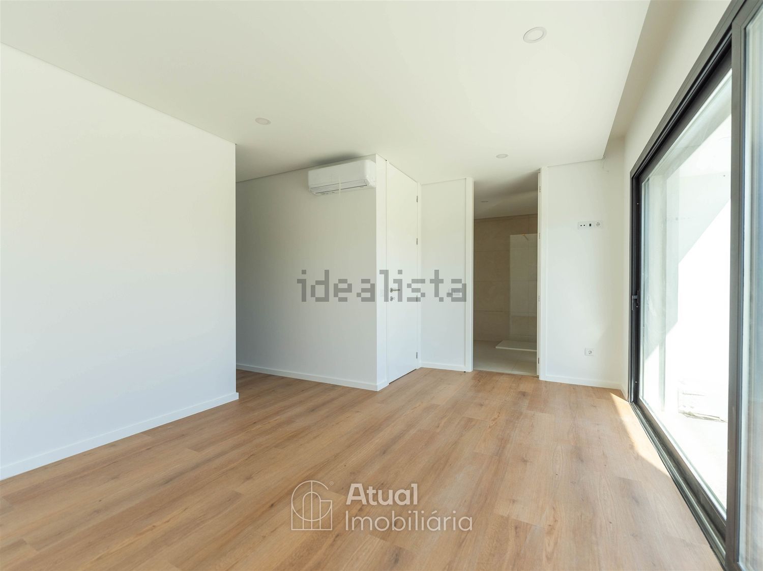 小楼房或独栋别墅出售在Rua de Alfaxim, 865 - 居住