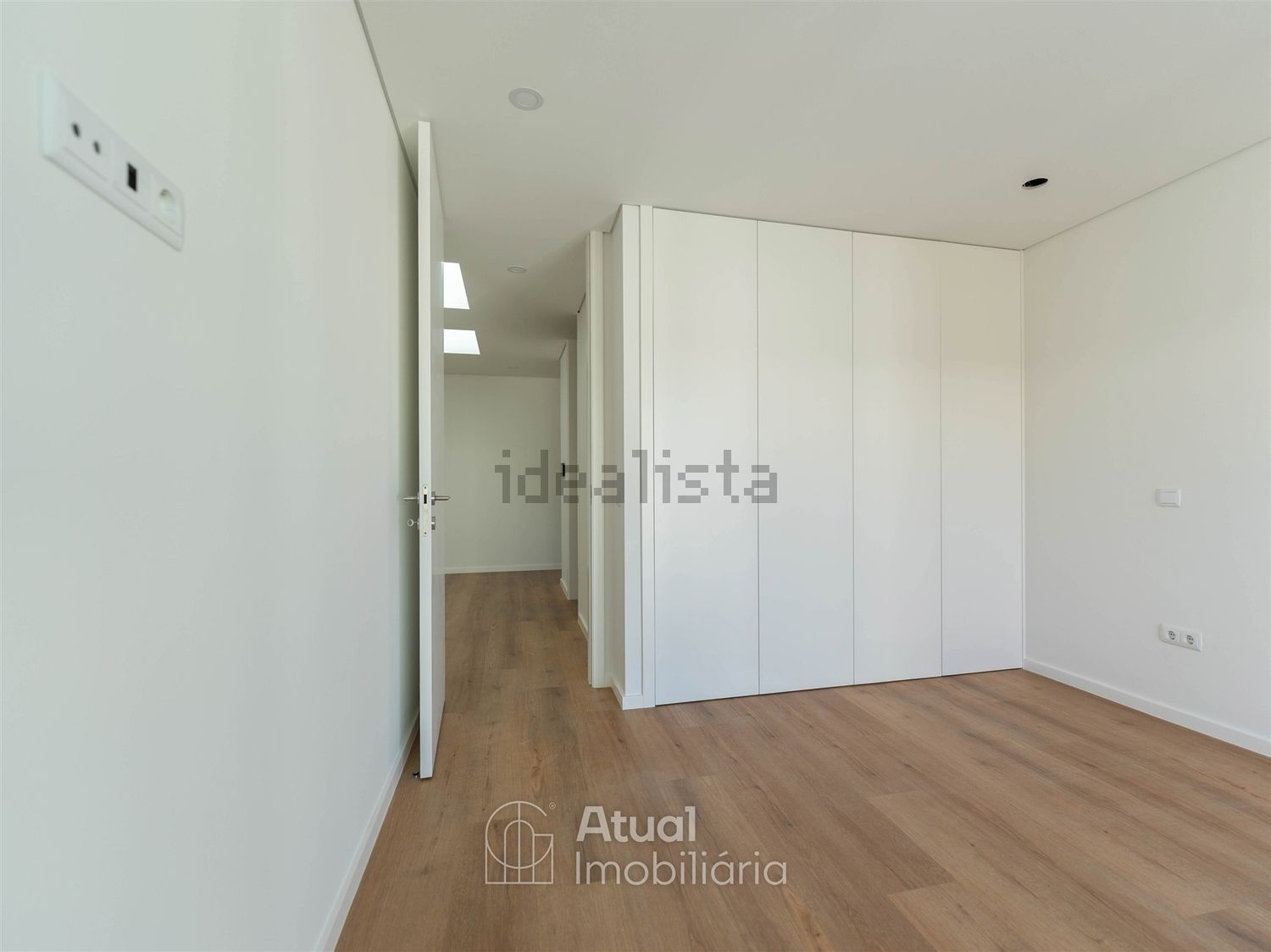 小楼房或独栋别墅出售在Rua de Alfaxim, 865 - 卧室