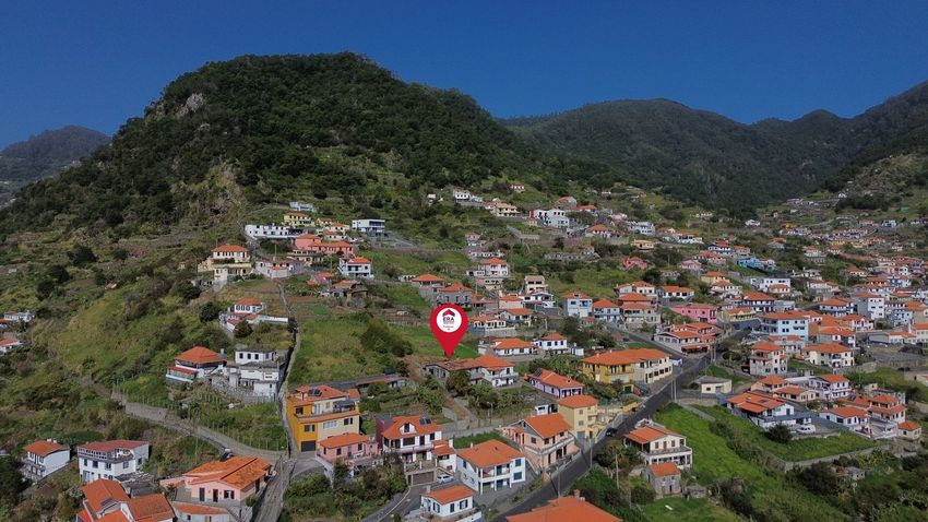 小楼房或独栋别墅出售在Estrada do Lombo do Xeque