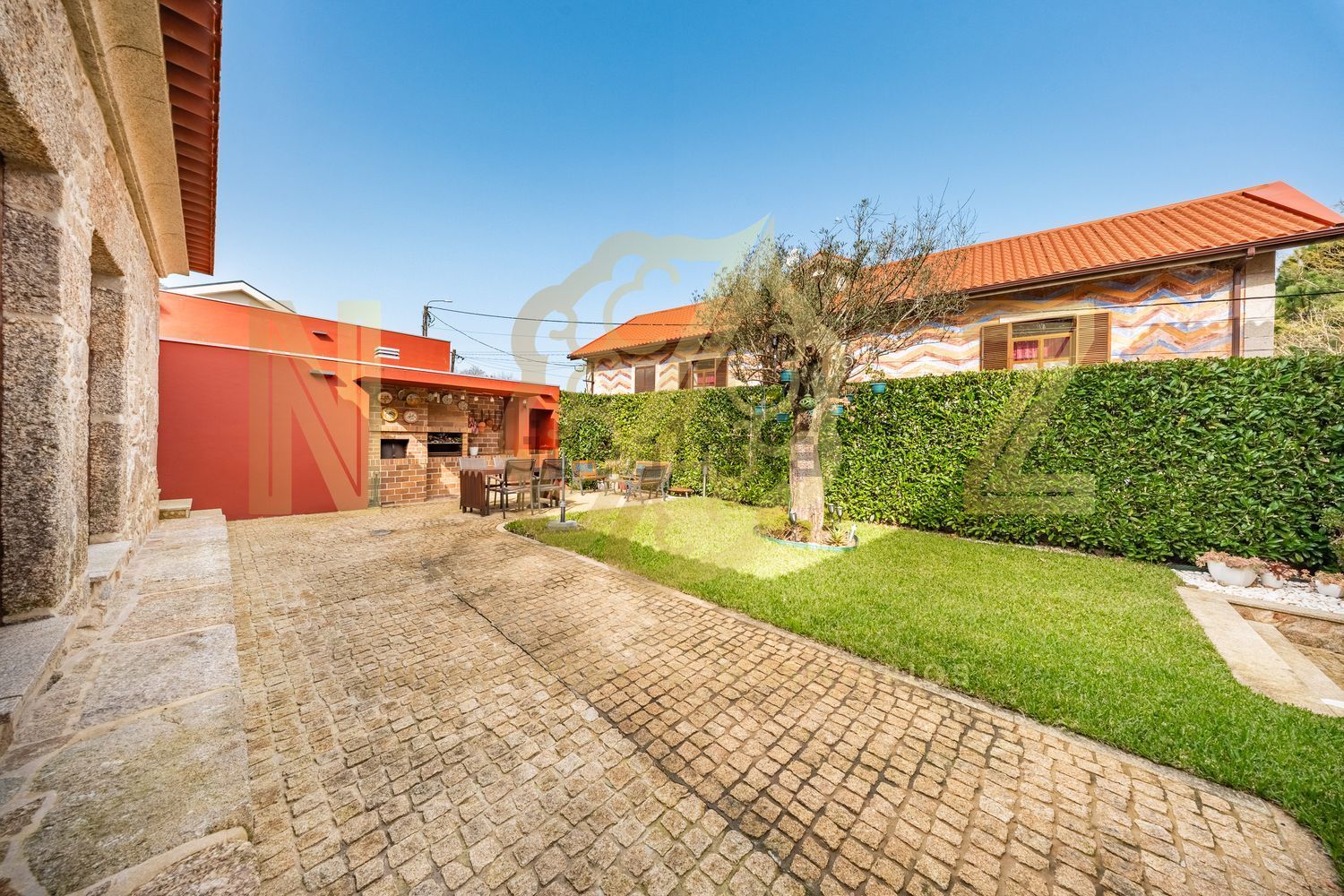 小楼房或独栋别墅出售在Rua de Casais - 外立面