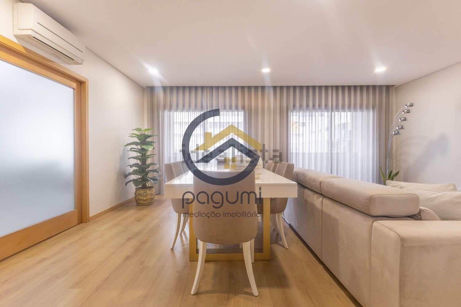 复式公寓出售在Rua Conde Ferreira - 照片